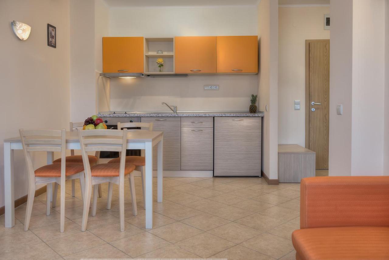 Royal Sun Apartments Pantai Sunny Luaran gambar