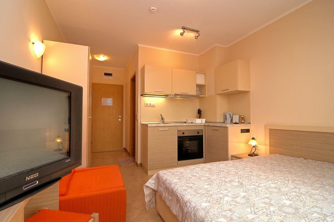 Royal Sun Apartments Pantai Sunny Luaran gambar
